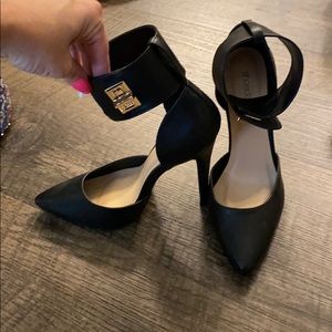Black Ankle Strap Heels / ShoeDazzle/ Size 9